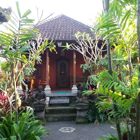Local Family House Hotel Gianyar  Exterior photo