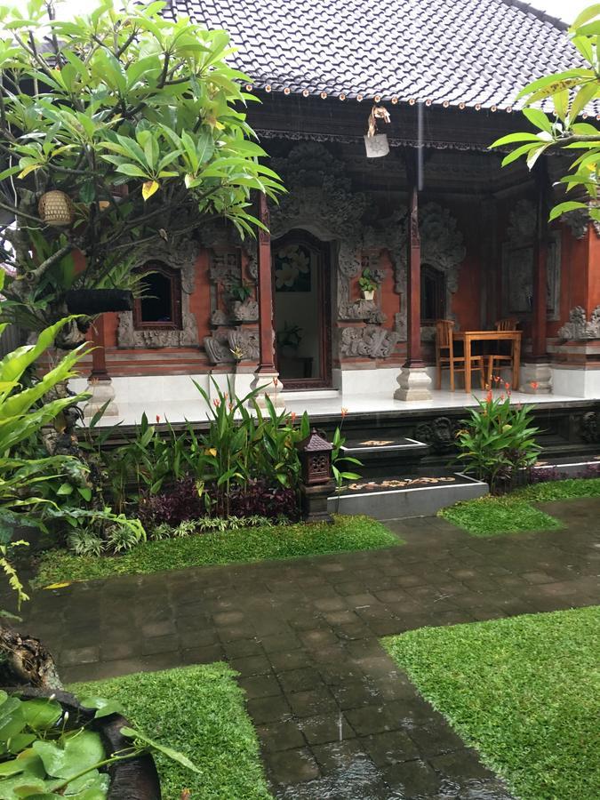 Local Family House Hotel Gianyar  Exterior photo