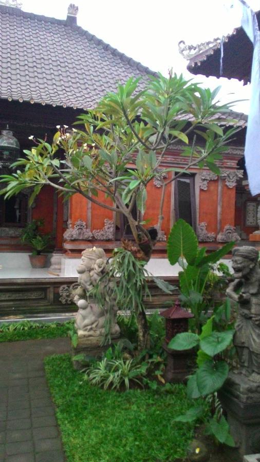 Local Family House Hotel Gianyar  Exterior photo